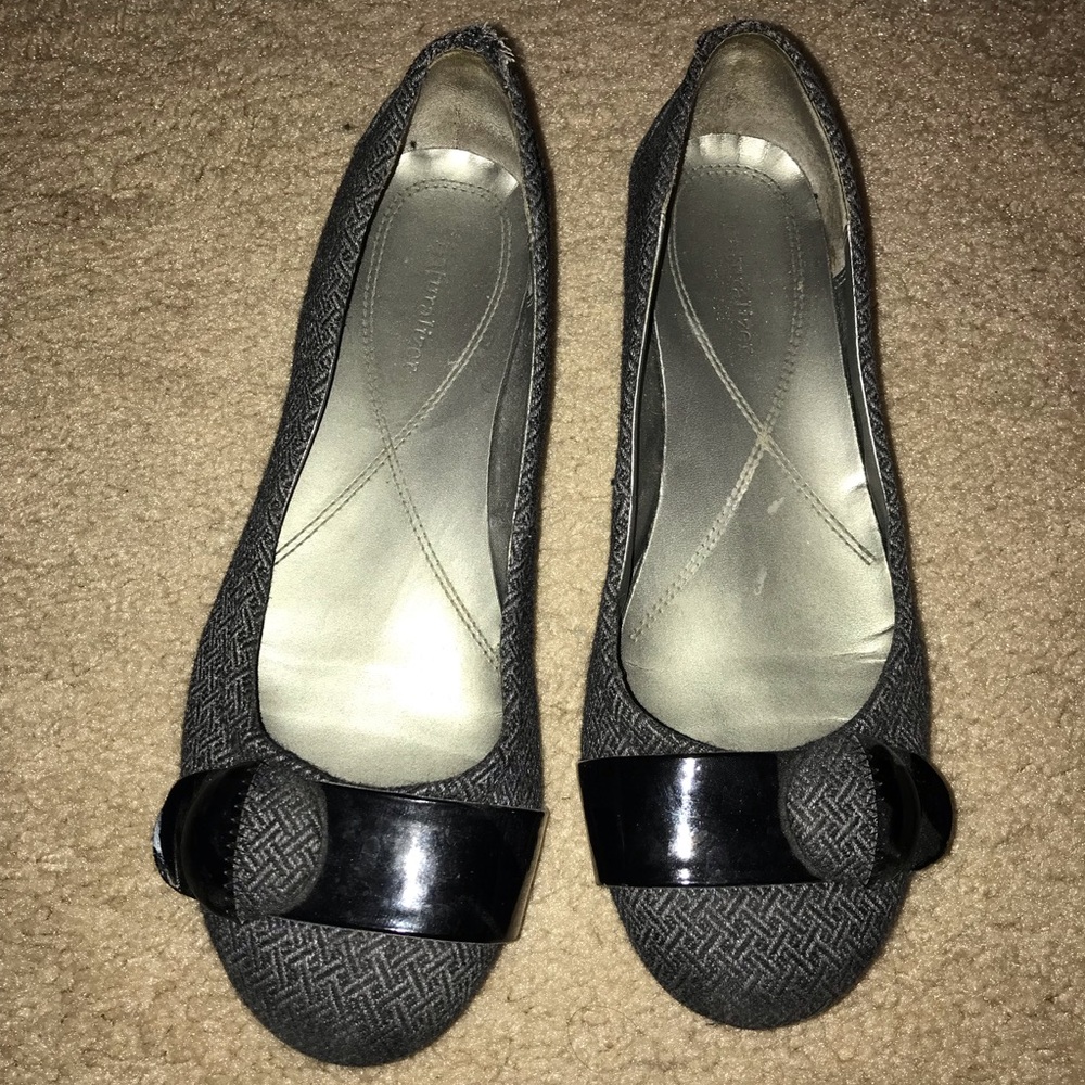 Grey ballet flats